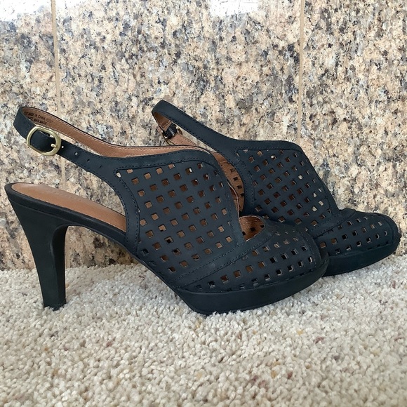 clarks nubuck leather perforated heeled sandals